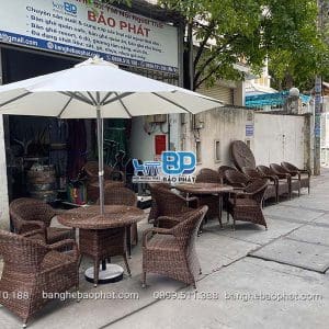 Bàn ghế nhựa giả mây ngoài trời có dù che