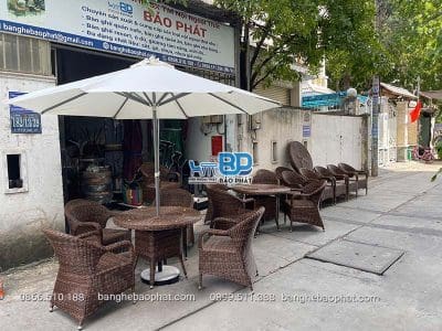 Bàn ghế nhựa giả mây ngoài trời có dù che