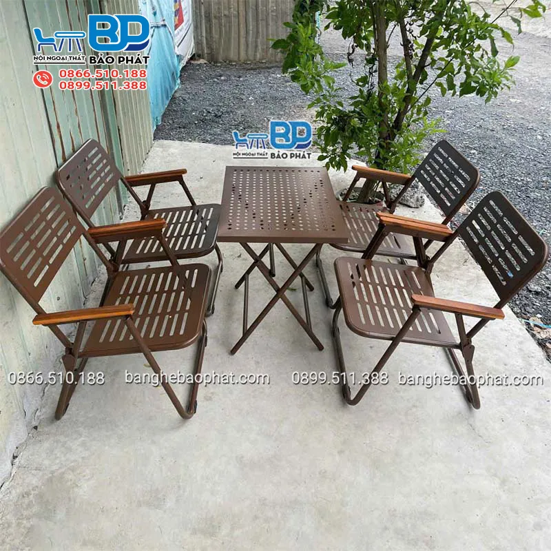 Bàn ghế sắt cafe xếp gọn màu nâu thanh lý