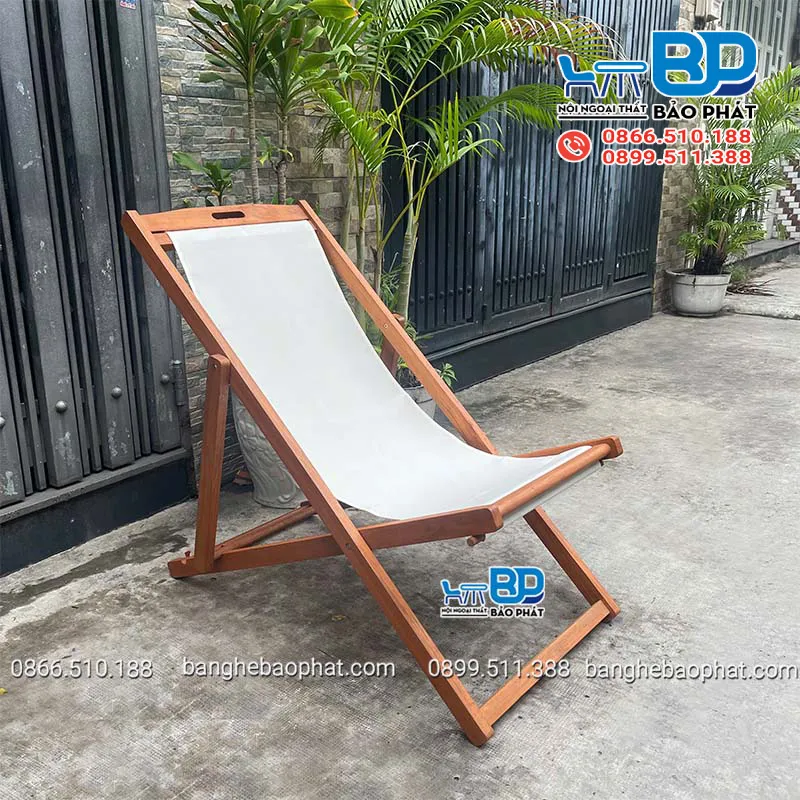 Ghế đi biển khung gỗ vải dù xếp gọn