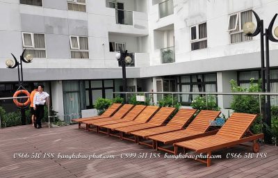Ghế gỗ nằm hồ bơi ngoài trời
