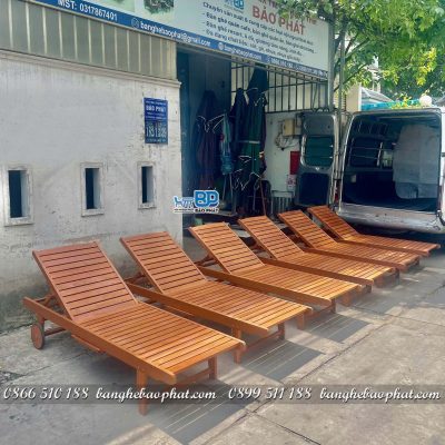 Ghế gỗ nằm hồ bơi ngoài trời