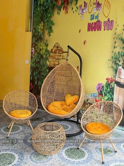 Xích đu mây nhựa ngoài trời giọt nước đan rối màu vàng mây