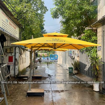 Dù lệch tâm vuông 3 mét không bèo màu vàng in logo