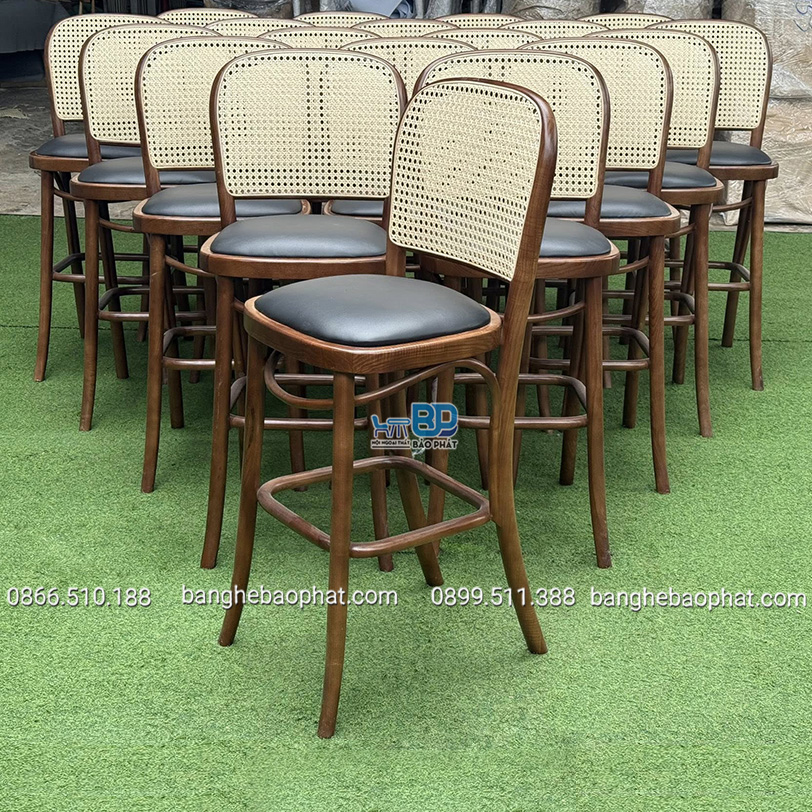 Ghế Bar Gỗ Thonet 811 14 Ghế bar gỗ thonet 811 được làm từ vật liệu cao cấp