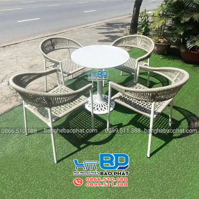 Checklist Kiểm Tra Chất Lượng Khi Nhận Hàng Bàn Ghế Cafe 8 Kiểm tra kỹ chất liệu và độ hoàn thiện bề mặt