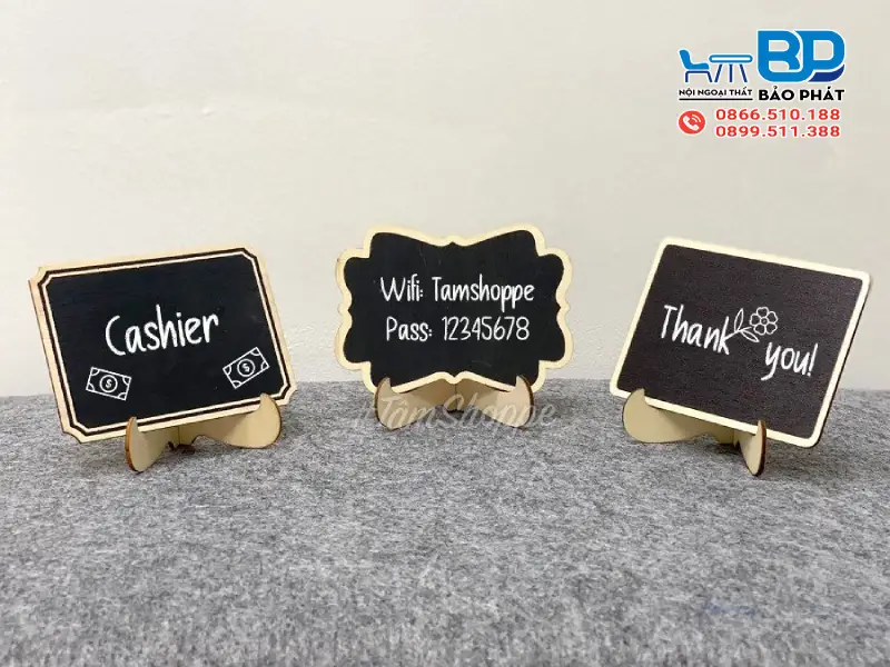 Ý Tưởng Trang Trí Bàn Cafe Đơn Giản Mà Ấn Tượng 12 Sử dụng bảng viết phấn mini để trang trí bàn cafe