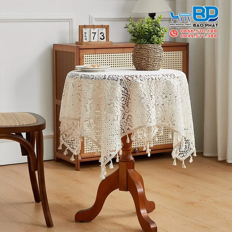 Ý Tưởng Trang Trí Bàn Cafe Đơn Giản Mà Ấn Tượng 10 Sử dụng khăn ren lót bàn cafe