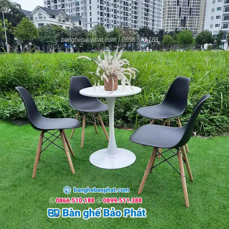 Cách Chọn Bàn Ghế Quán Trà Sữa Phong Cách Tối Giản 15 Bàn ghế quán trà sữa ghế nhựa Eames chân gỗ phong cách tối giản