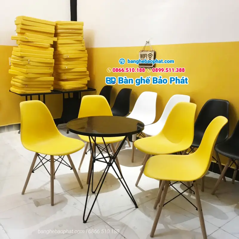 Bàn ghế quán trà sữa phong cách Hàn Quốc ghế nhựa eames chân gỗ