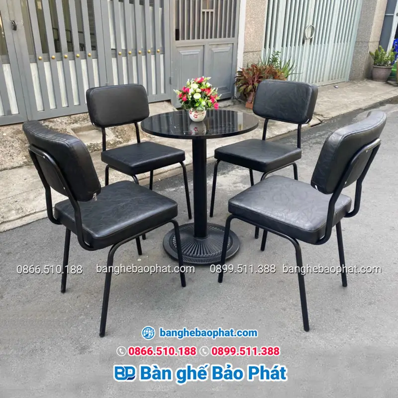 Bàn ghế quán trà sữa phong cách Industrial có độ bền cao