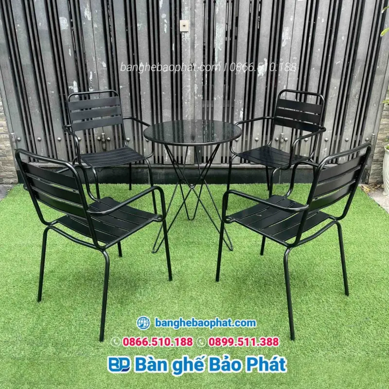 Bàn ghế quán trà sữa phong cách Industrial thiết kế đơn giản nhưng ấn tượng