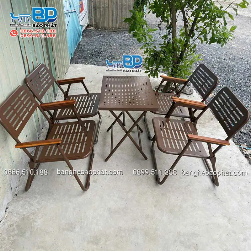 Bàn ghế xếp cafe thanh lý nhỏ gọn màu nâu