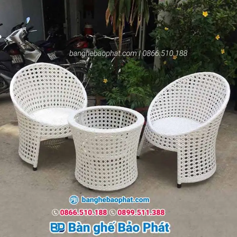 Bàn ghế mây nhựa cho sân vườn biệt thự đan mắt cáo