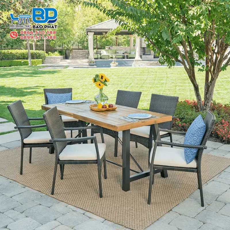 Bàn ghế mây nhựa tại Simple Garden Cafe – đơn giản nhưng đẹp mắt