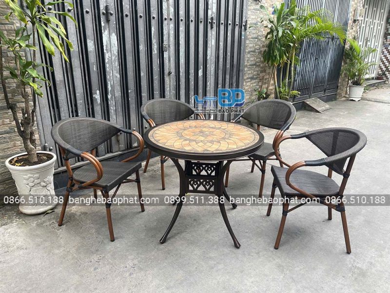 Bàn ghế sân vườn nhôm lưới textilene bàn chân gang mặt đá