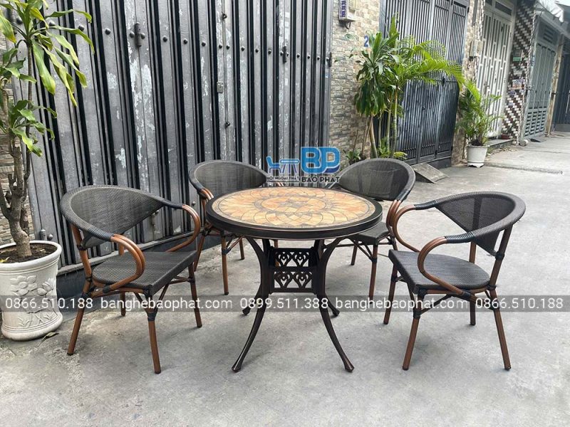 Bàn ghế sân vườn nhôm lưới textilene bàn chân gang mặt đá