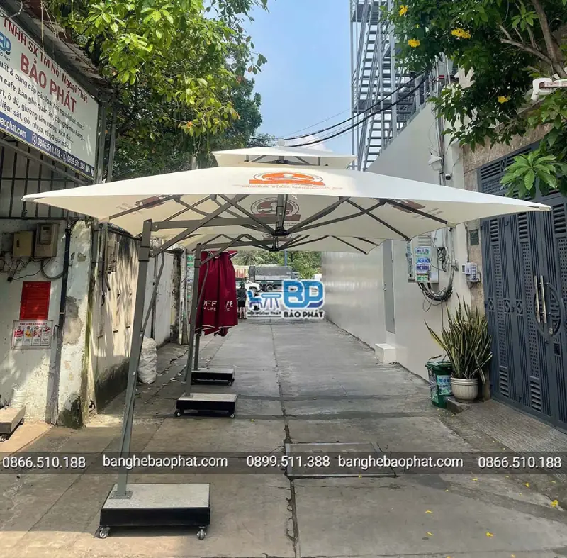 Bạt dù lệch tâm vuông 2.5m x 2.5m tại Bảo Phát bền bỉ, chịu nắng mưa tốt