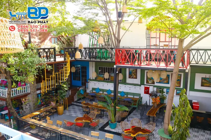 Country House Cafe với những bộ bàn ghế mây nhựa ấn tượng