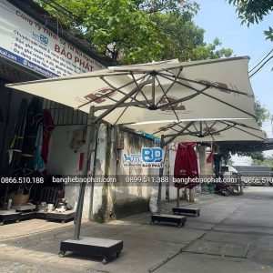 Dù lệch tâm vuông 3 mét không bèo màu trắng kem in logo