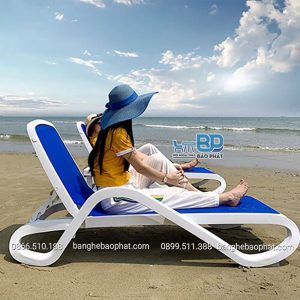 Ghế nằm bãi biển nhựa lưới textilene màu xanh GHBNBP004