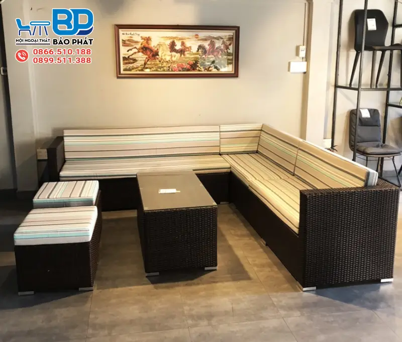 Mẫu sofa góc mây nhựa (giả mây) thiết kế tinh tế, kết hợp nệm êm ái