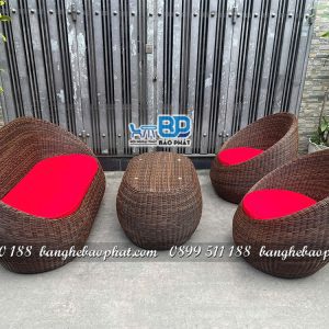 Sofa mây nhựa ngoài trời sofa trứng dây tròn nệm đỏ