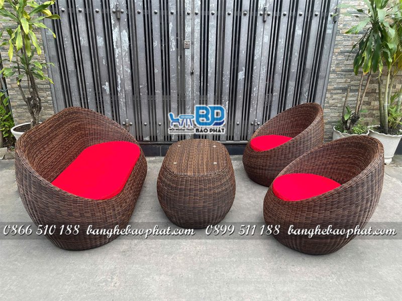Sofa mây nhựa ngoài trời sofa trứng dây tròn nệm đỏ