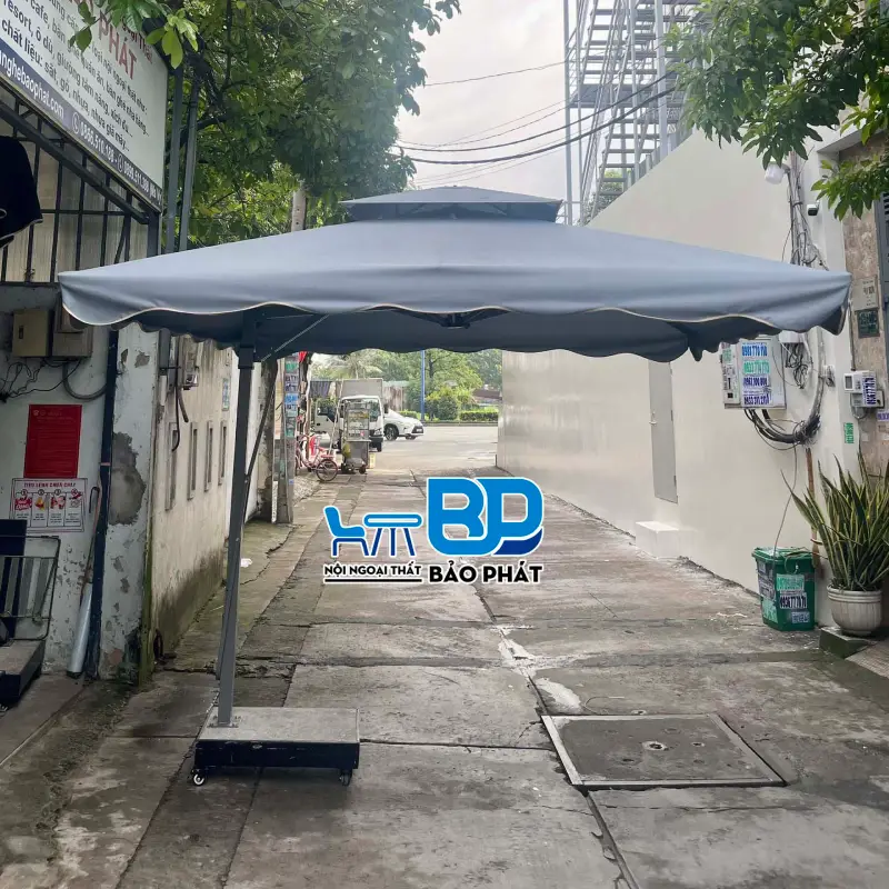 Thay bạt dù lệch tâm vuông 2.5m x 2.5m là giải pháp tiết kiệm chi phí