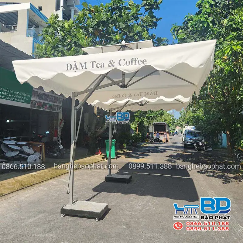 Cần bẩy trợ lực của dù che nắng giúp giảm sức lao động và đảm bảo an toàn khi nâng hạ dù