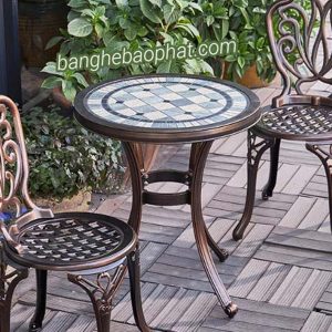 Bàn ghế nhôm đúc có bị rỉ sét khi để ngoài trời không?