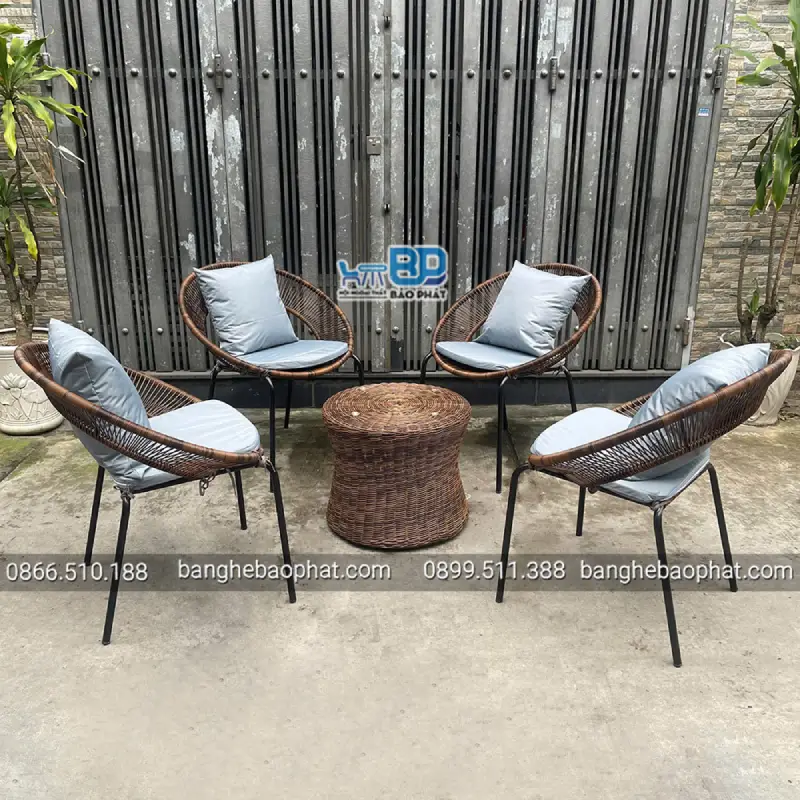 Bàn ghế nhựa giả mây chất liệu bền bỉ, chịu nắng mưa tốt