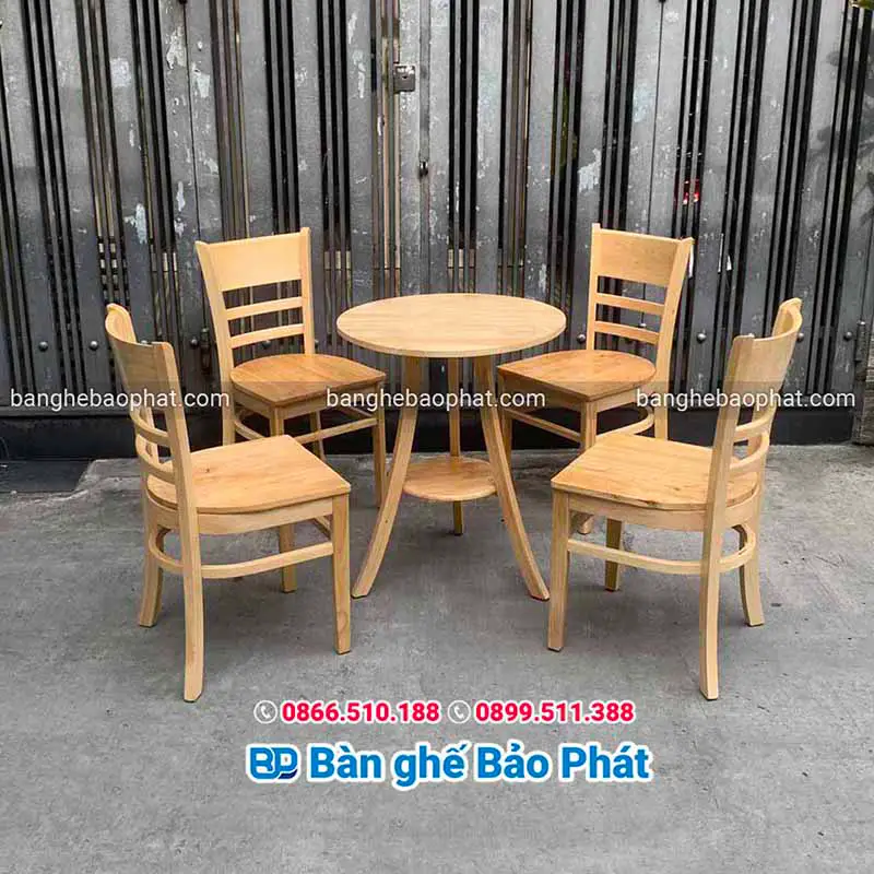 Bàn cafe mặt gỗ công nghiệp có giá thành dễ tiếp cận hơn