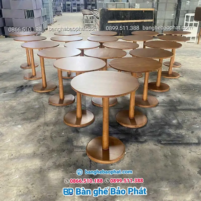 Bàn cafe mặt gỗ công nghiệp thiết kế đa dạng, giá thành hợp lý