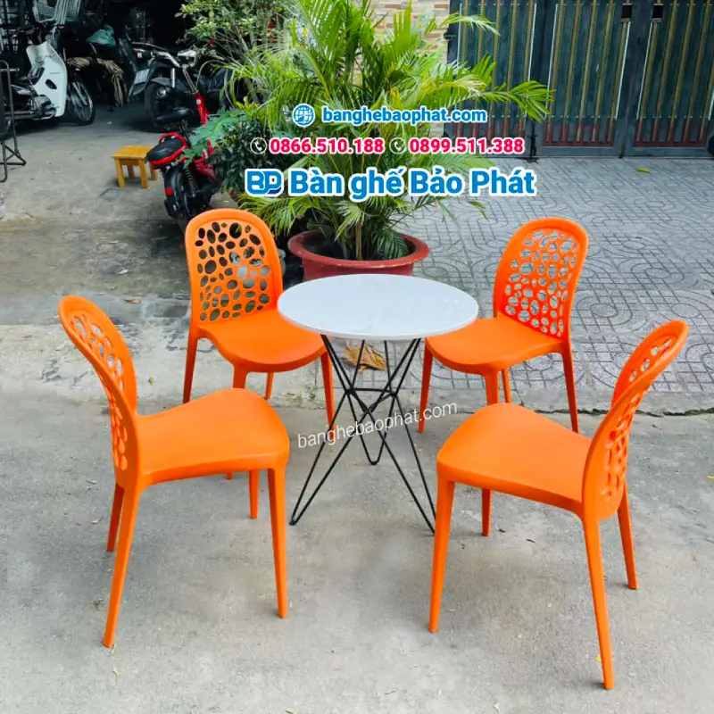 Có Nên Sử Dụng Bàn Ghế Cafe Bằng Nhựa Đúc Nguyên Khối Không? 8 Bàn ghế cafe bằng nhựa đúc nguyên khối