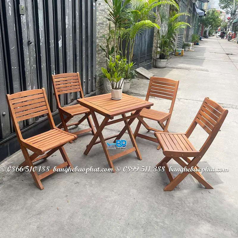 Bàn ghế cafe gấp gọn bằng gỗ phù hợp với không gian cần sự ấm áp và sang trọng