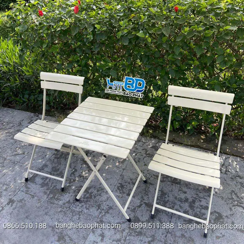 Bàn ghế cafe gấp gọn bằng sắt bền bỉ và chịu lực tốt