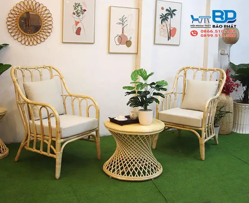 Bàn ghế cafe mây tre đan tự nhiên thường mang thiết kế cồng kềnh, khó di chuyển