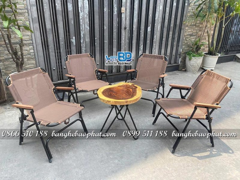 Bàn ghế cafe vỉa hè màu nâu bàn me tây