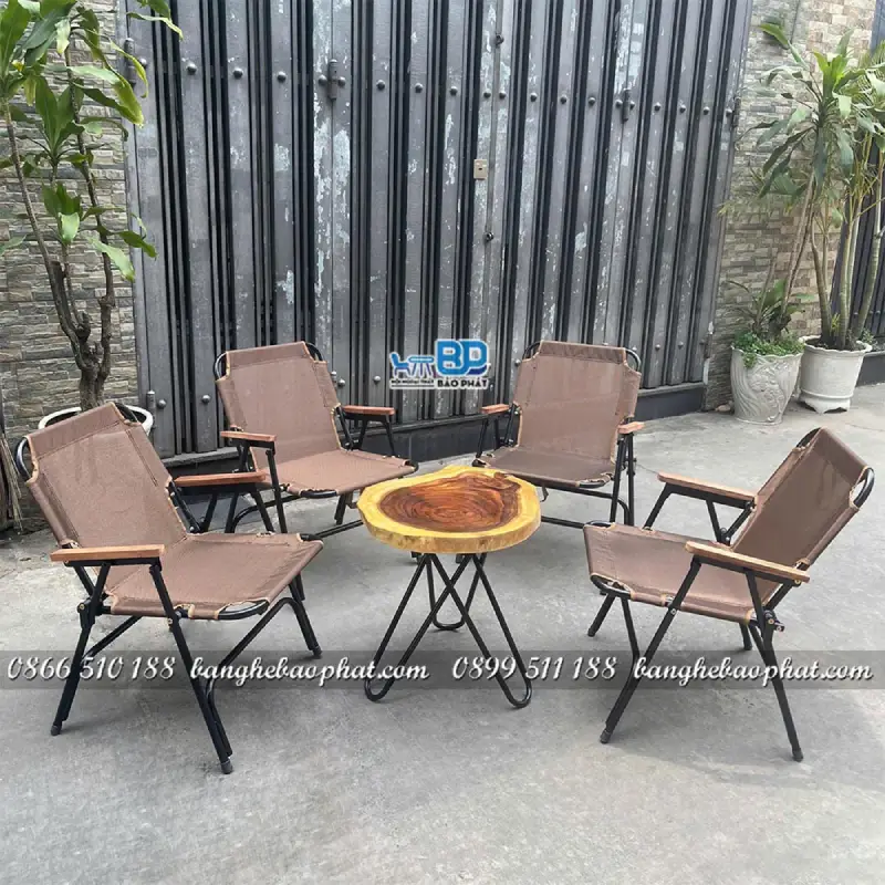 Ghế cắm trại màu nâu bàn me tây