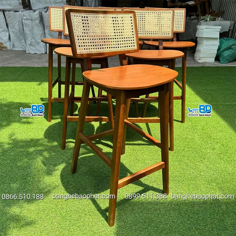 Ghế quầy bar gỗ có tựa lưng mây vuông