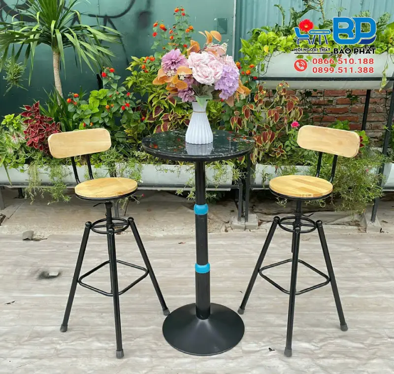 Ghế xoay quầy bar mặt gỗ phù hợp với nhiều không gian
