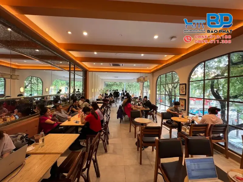 Thiết kế quán cafe Highland mang lại cảm giác thoải mái cho khách hàng