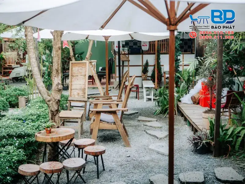 Trang trí quán cafe bình dân kết hợp cây xanh đẹp mắt
