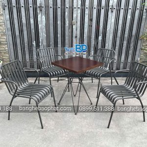 Bộ Bàn Ghế Sắt 1326 Chân Cong Màu Xám Nệm Nâu