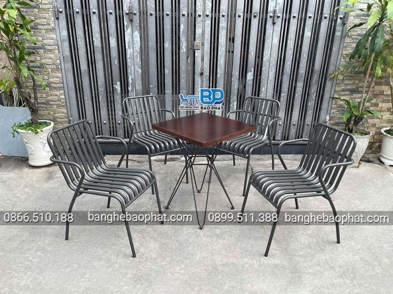 Bộ Bàn Ghế Sắt 1326 Chân Cong Màu Xám Nệm Nâu