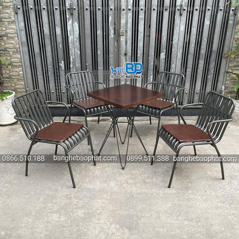 Bộ Bàn Ghế Sắt 1326 Chân Cong Màu Xám Nệm Nâu