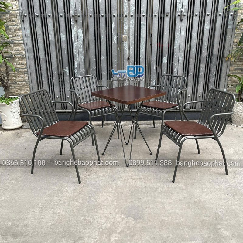 Bộ Bàn Ghế Sắt 1326 Chân Cong Màu Xám Nệm Nâu