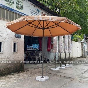 Dù che nắng quán cà phê có bèo màu be