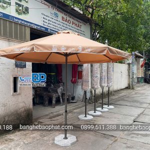 Dù che nắng quán cà phê có bèo màu be